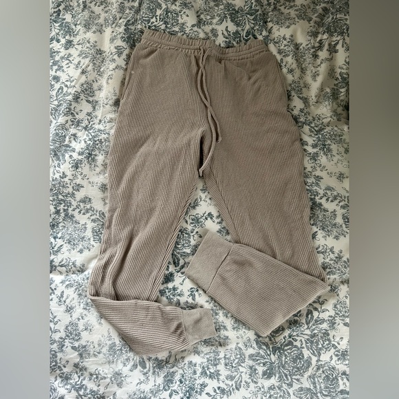 Carly Jean Los Angeles Pants - Carly Jean Los Angeles Waffle Knit Joggers - Taupe